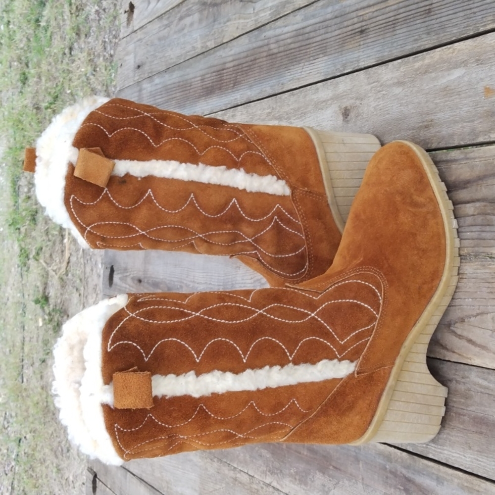 Suade heel boots